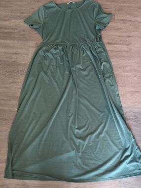 Casual Short-Sleeve Maxi Dress in Forest Green